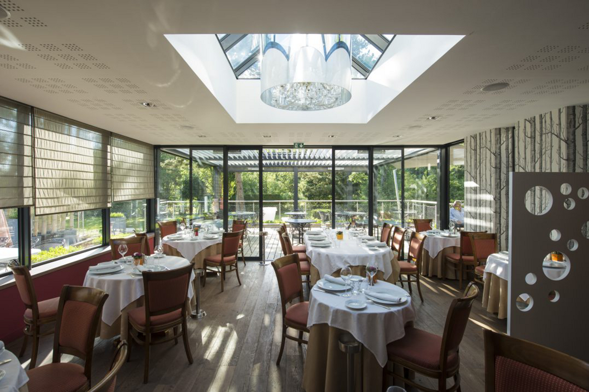 SARL exploitant un restaurant avec parc et terrasse à REIMS